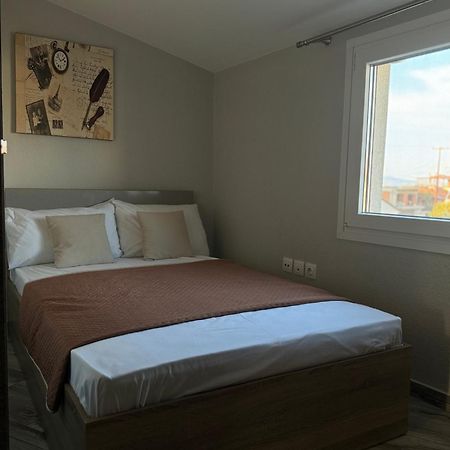 Private Modern Apartment Nea Roda Bagian luar foto