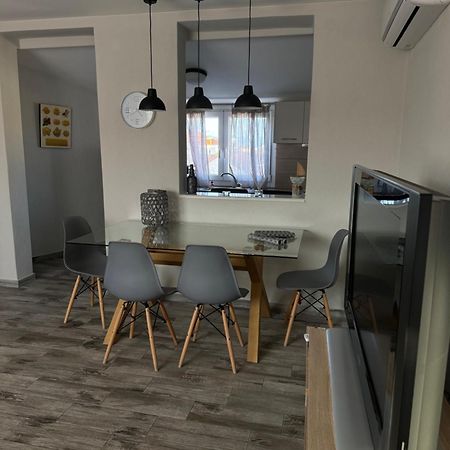 Private Modern Apartment Nea Roda Bagian luar foto
