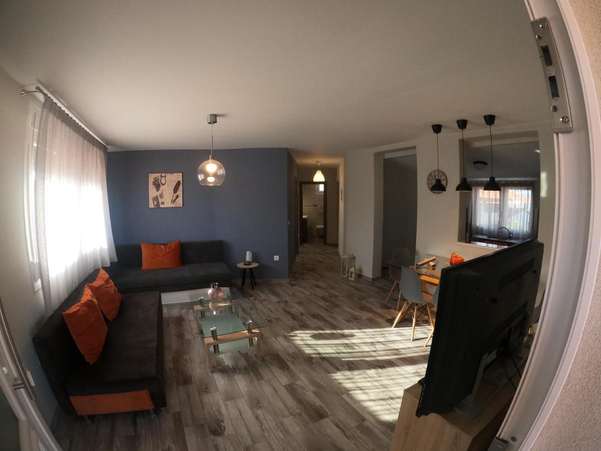 Private Modern Apartment Nea Roda Bagian luar foto