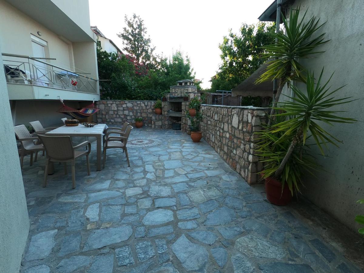 Private Modern Apartment Nea Roda Bagian luar foto