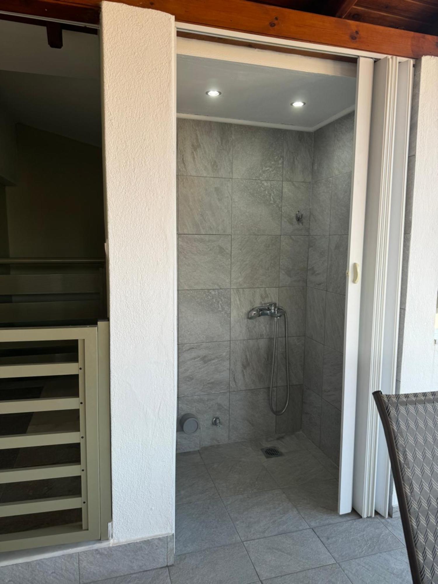 Private Modern Apartment Nea Roda Bagian luar foto