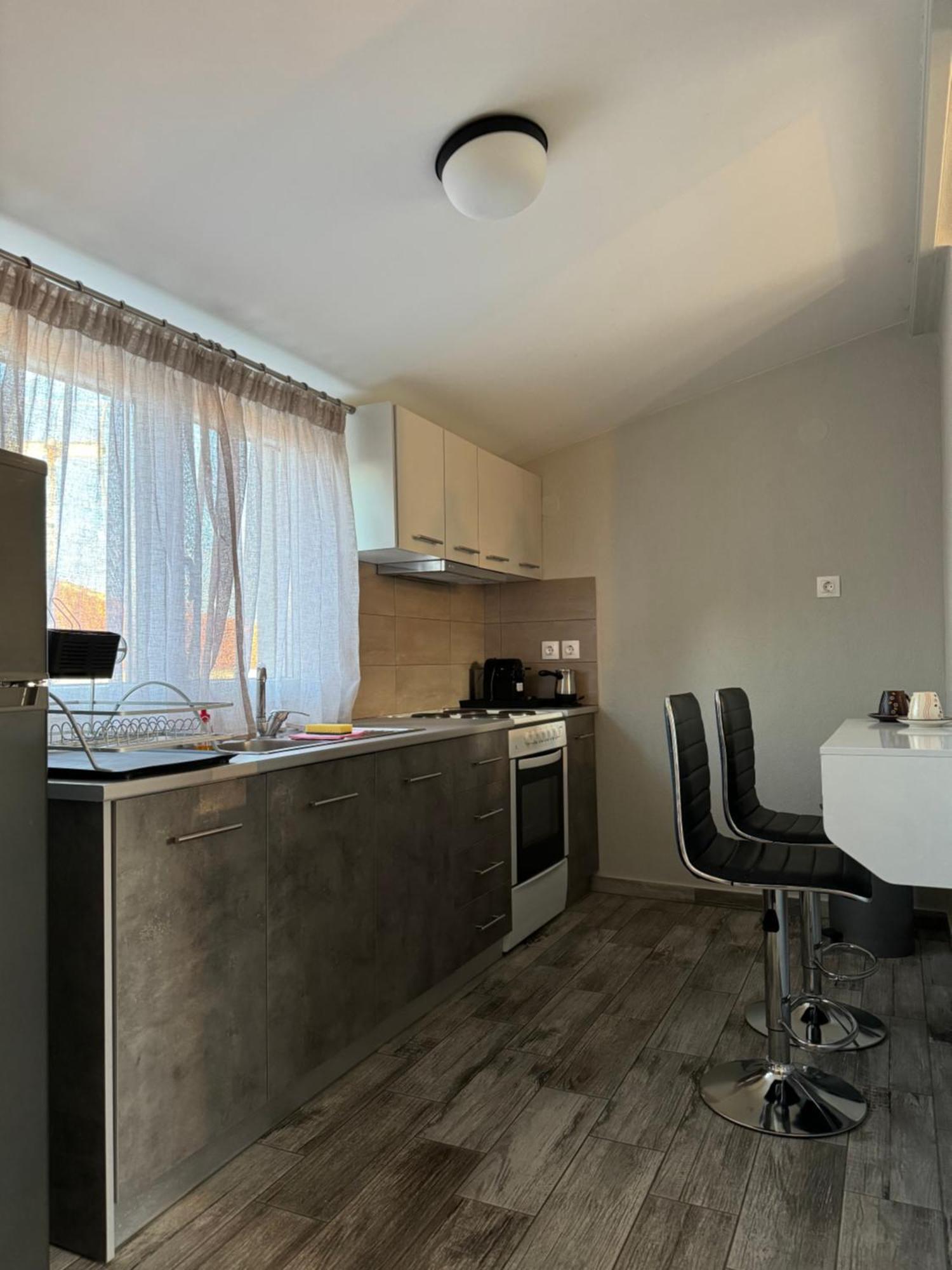 Private Modern Apartment Nea Roda Bagian luar foto