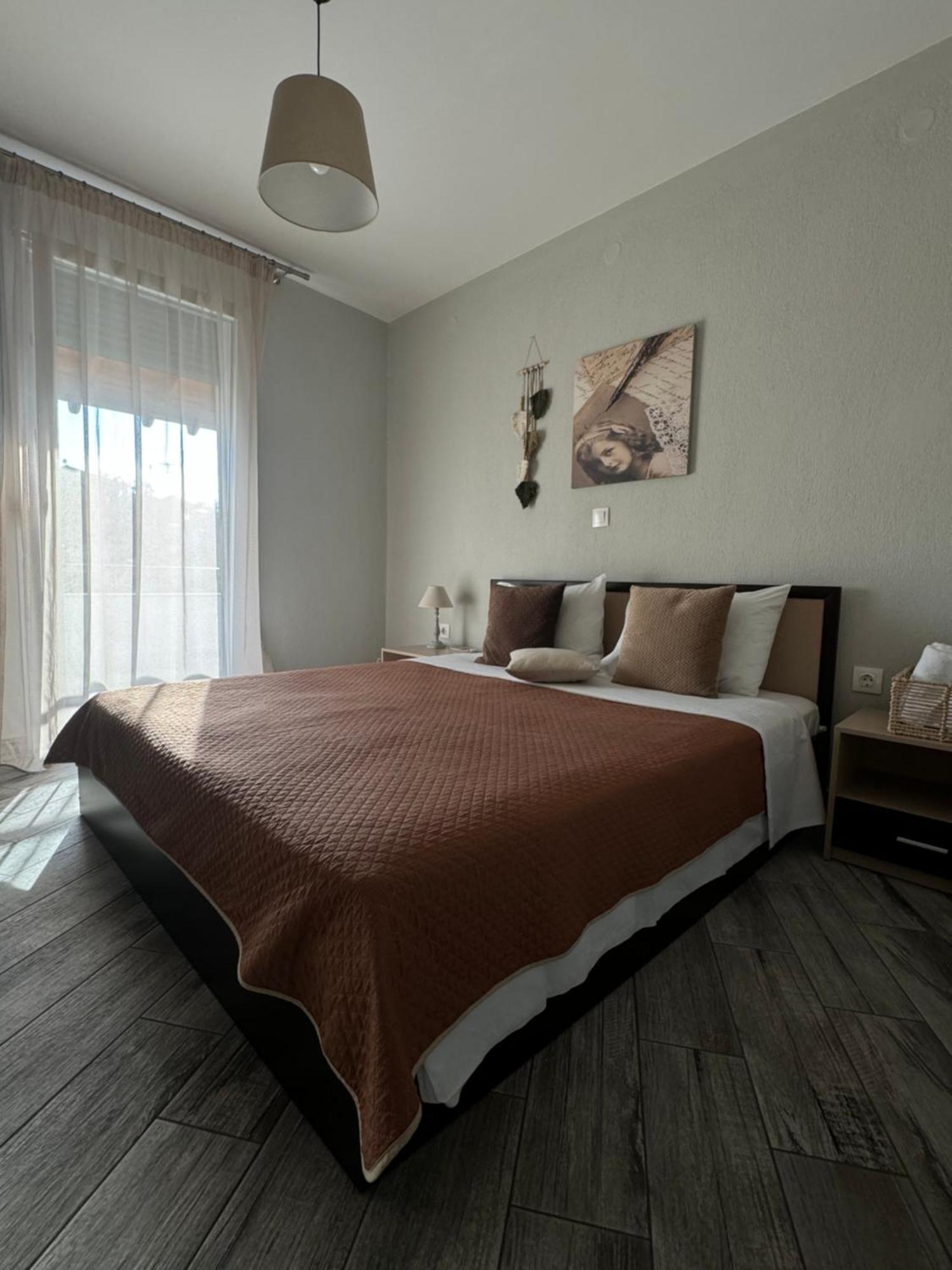 Private Modern Apartment Nea Roda Bagian luar foto